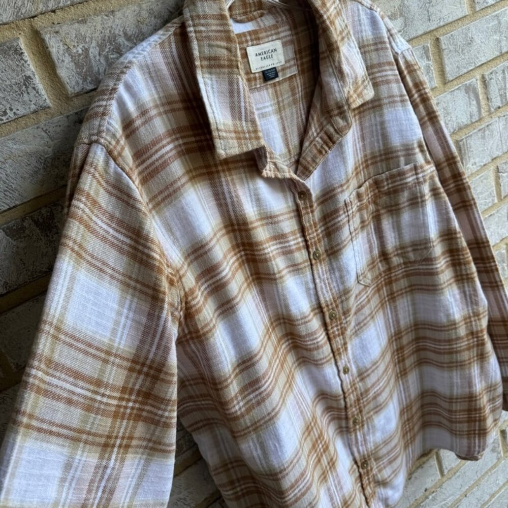 Women's Plaid Button-Up Shirt - Picture 6 of 7